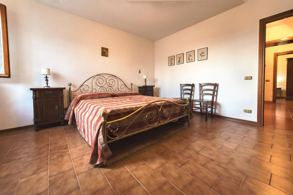 Agriturismo Poggio Al Tesoro 크레스피나 외부 사진